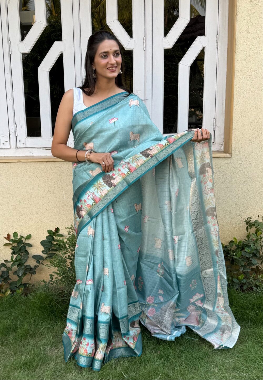 *Super flower design*
*Super fancy flower* *combination saree* - Image 6