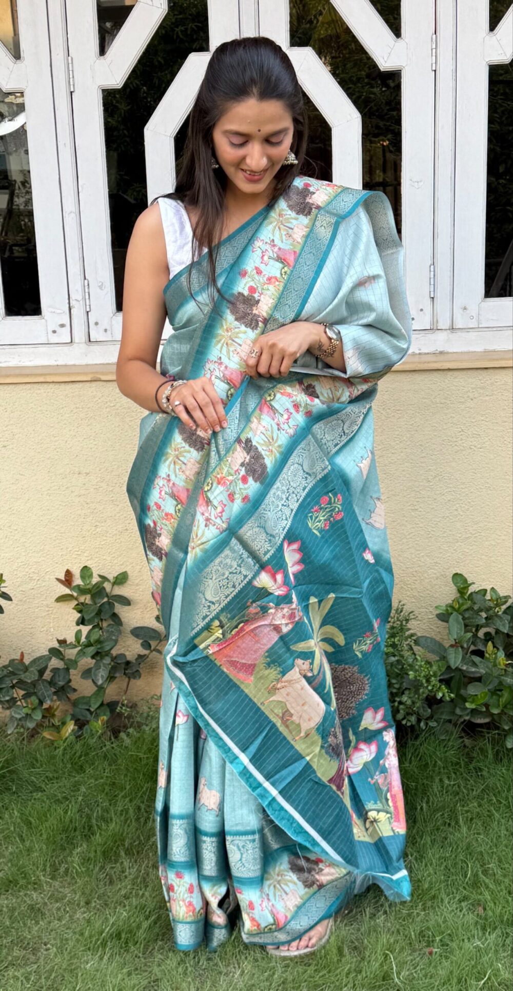 *Super flower design*
*Super fancy flower* *combination saree* - Image 5